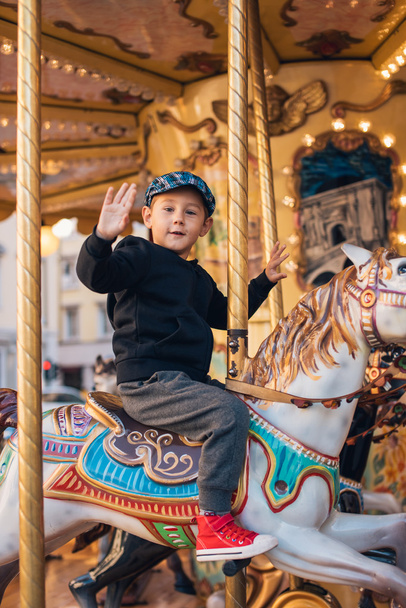 Littel boy on carousel ride - Fotoğraf, Görsel