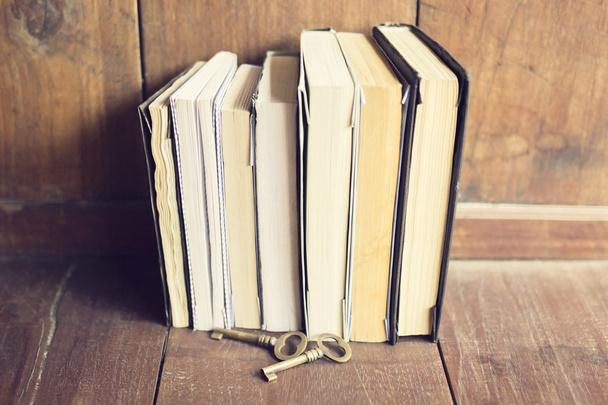 Old books with old style keys - Foto, Bild