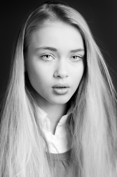 Portrait of a beautiful teenager girl with long hair in studio - Fotoğraf, Görsel