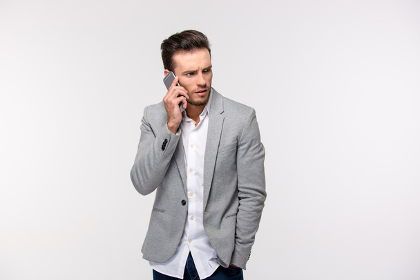 Casual businessman talking on the phone - 写真・画像
