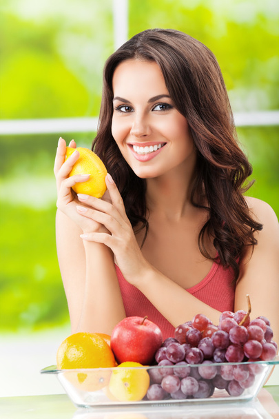 Woman with plate of fruits, outdoors - Foto, imagen