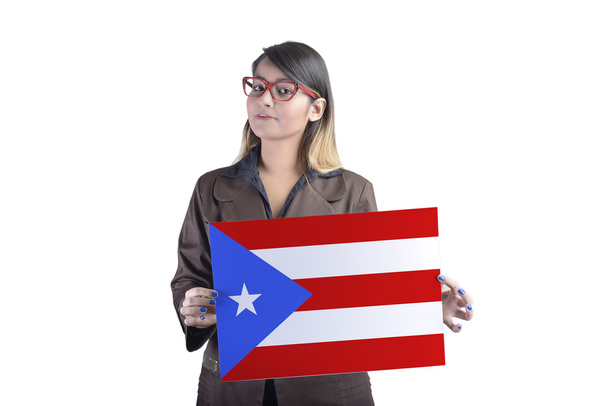 ビジネスの女性のプエルトリコの旗を保持しています。 - 写真・画像