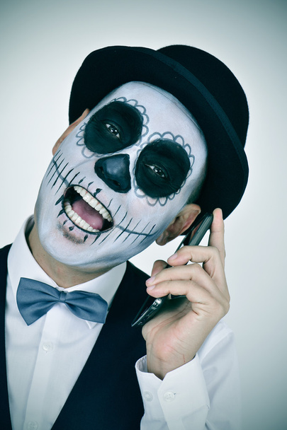 homme avec calaveras mexicaines maquillage
 - Photo, image