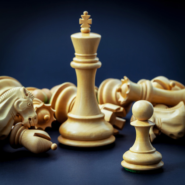Шахматная концепция спасти короля и сохранить стратегию
. - Фото, изображение