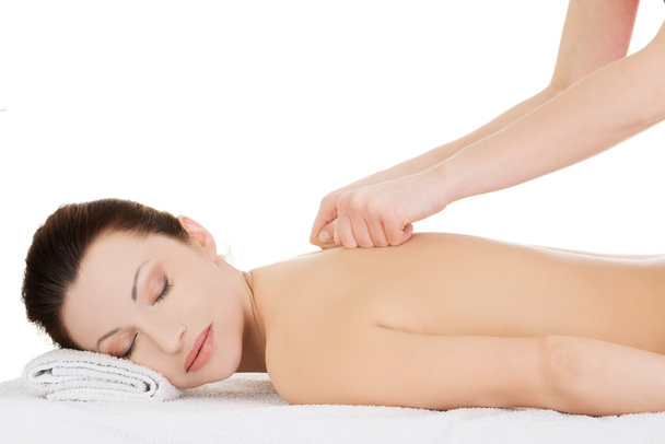 Mujer recibiendo masaje en spa - Foto, Imagen