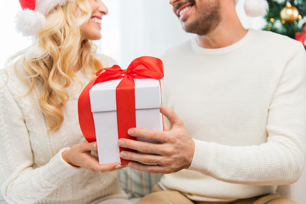 close up of couple with christmas gift at home - Foto, imagen