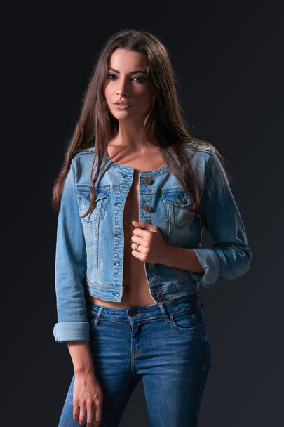 Modemodel im Jeansstil - Foto, Bild