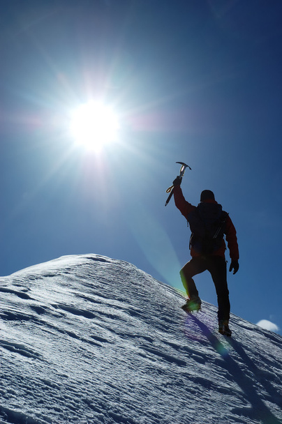 Escalada solitaria del montañista
 - Foto, imagen