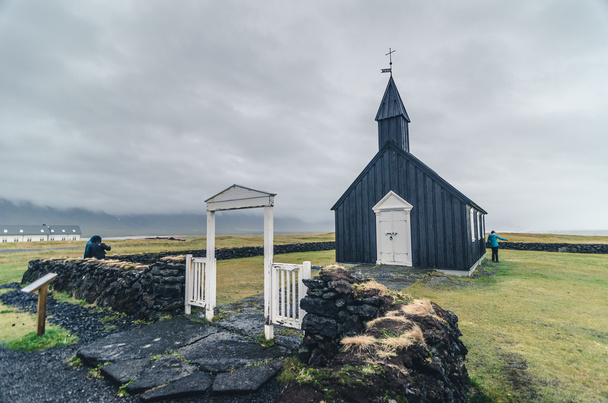 Небольшая церковь в Исландии
 - Фото, изображение