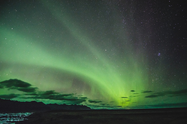 Northern lights via de ijs lagoon, IJsland - Foto, afbeelding