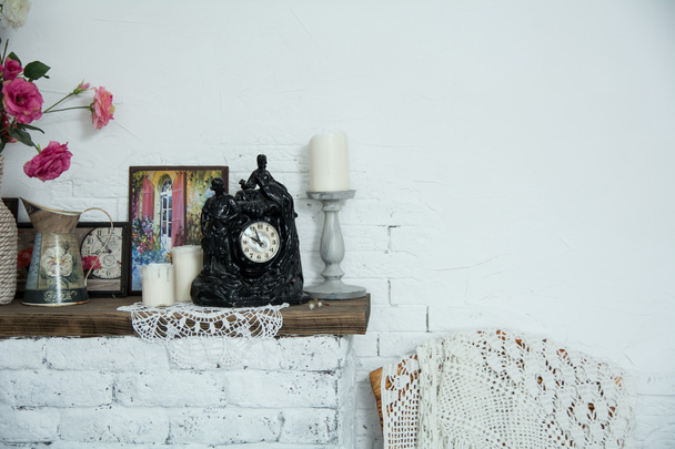Interior design vases with flowers and candles clock brick firep - Foto, Bild