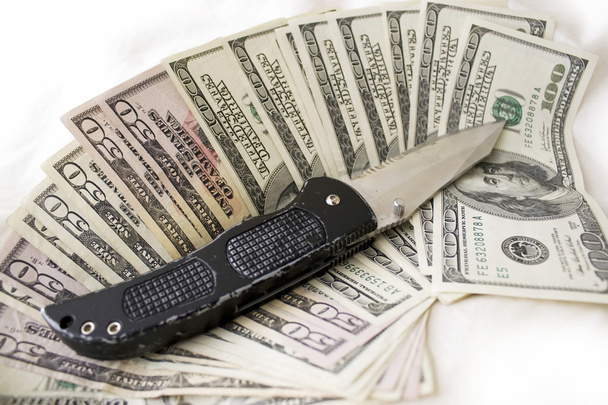Dirty Cash et couteau
 - Photo, image