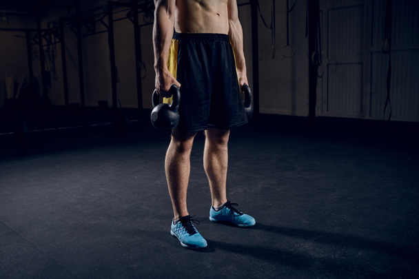 Young muscular man  training - Fotoğraf, Görsel