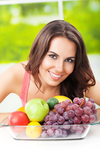 Woman with plate of fruits, outdoors - Foto, immagini