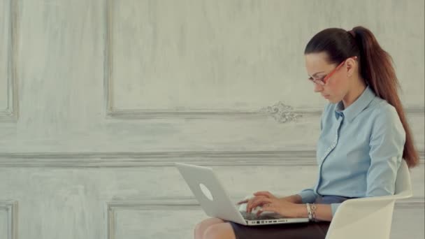 Young pretty business woman with notebook in the office - Materiaali, video
