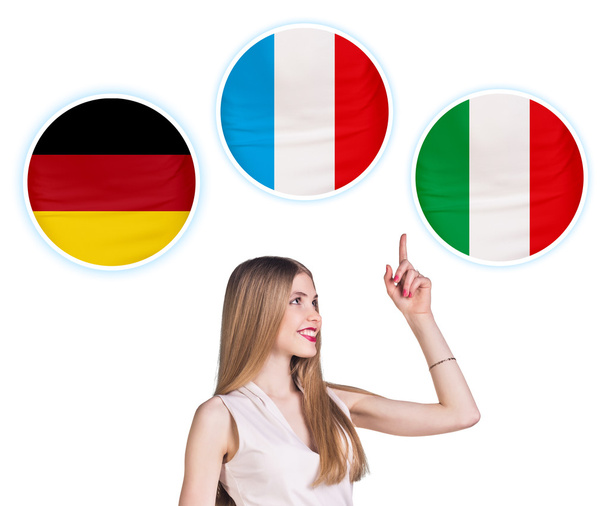 Mujer y burbujas con banderas de países
. - Foto, Imagen