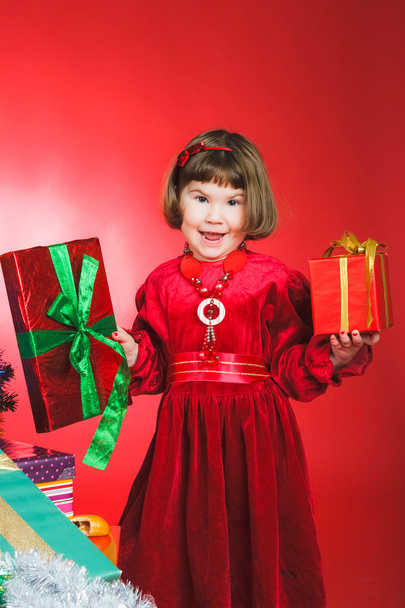 Smiling child with gifts - Φωτογραφία, εικόνα