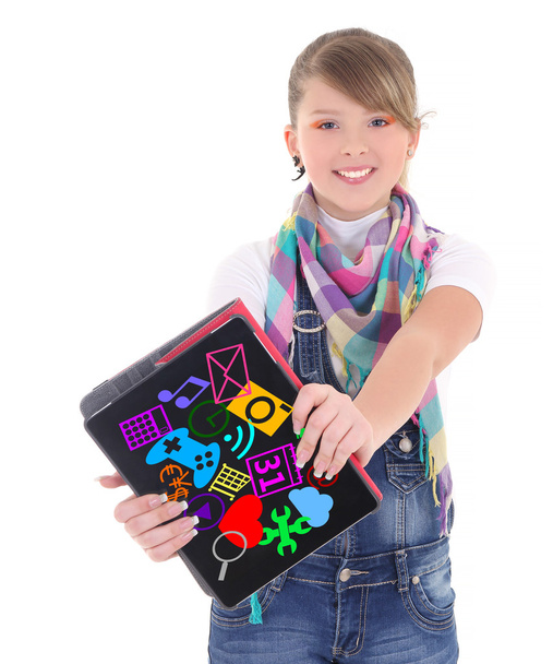tinédzser girl gazdaság tabletta pc-val multimédia alkalmazások ikonra - Fotó, kép