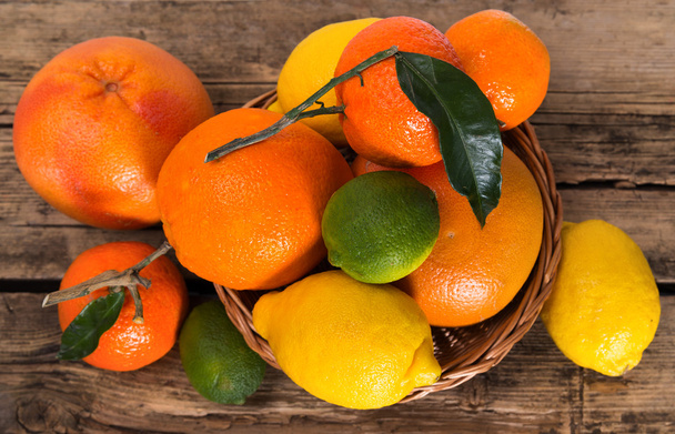 Citrus fruits on wooden background - Φωτογραφία, εικόνα