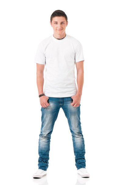 t-shirt sur un jeune homme
 - Photo, image