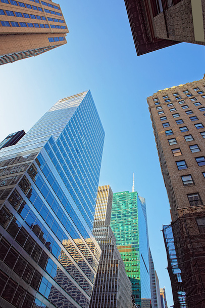 Guardando i grattacieli a Lower Manhattan
 - Foto, immagini