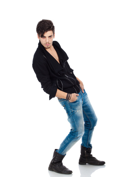 Handsome young man posing - Foto, afbeelding