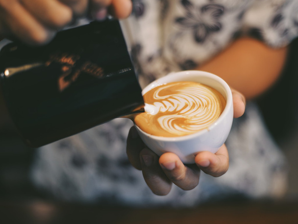 how to make coffee latte art - Фото, изображение
