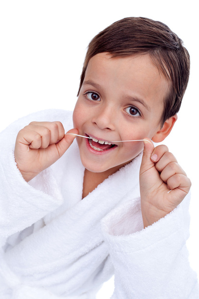 Little boy flossing teeth - Fotoğraf, Görsel