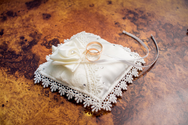 almohada anillo de boda
 - Foto, Imagen