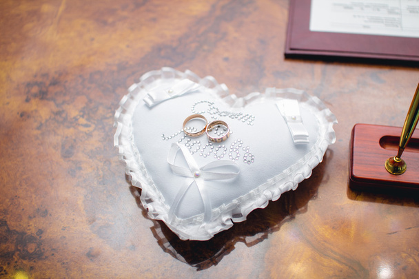 travesseiro anel de casamento
 - Foto, Imagem