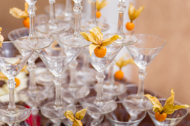 Каскад шампанского с физалисом
 - Фото, изображение