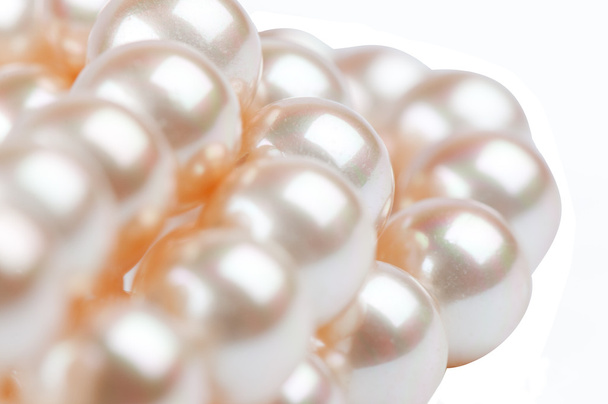 Pearls necklace on white background - Foto, Bild