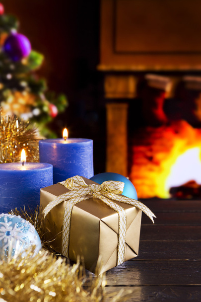 Christmas scene with fireplace and Christmas tree - Zdjęcie, obraz