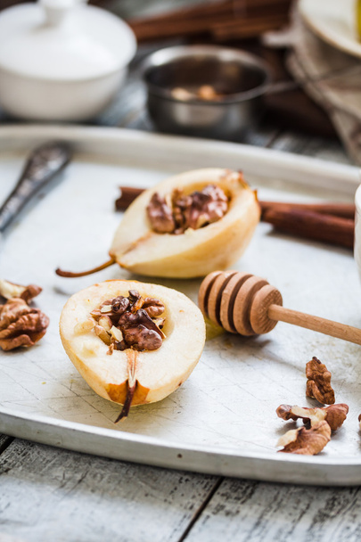 spicy baked pear with walnuts, honey, cinnamon sticks, healthy d - Zdjęcie, obraz