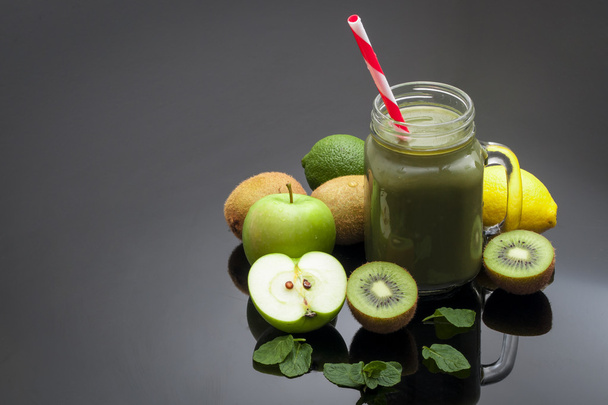 Зелёный фруктовый сок
 - Фото, изображение