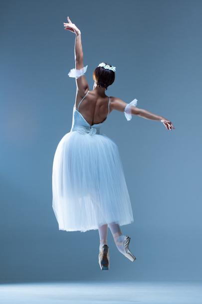 Portrait of the ballerina on blue background - Φωτογραφία, εικόνα