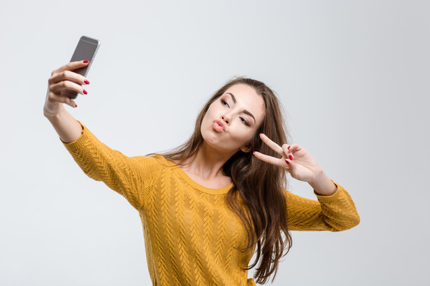 Attractive woman making selfie photo - Φωτογραφία, εικόνα