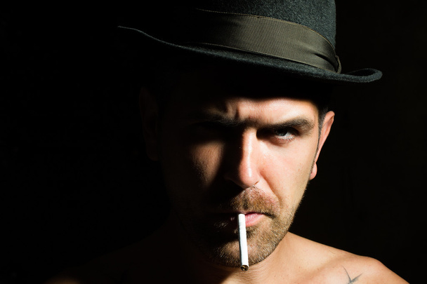 Bearded man with cigarette - Foto, Imagem