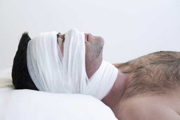 man in bed with bandages - Foto, Imagem
