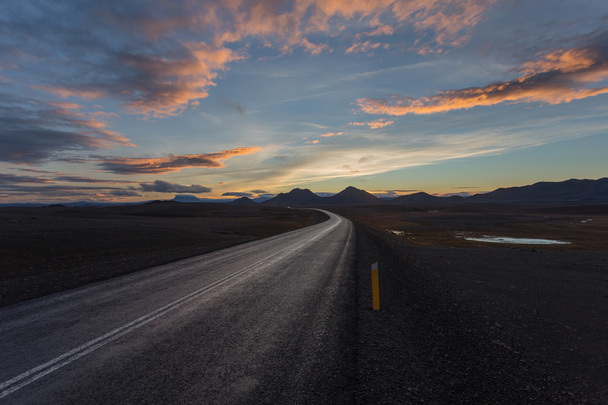 Road Kuzey İzlanda '. Günbatımı - Fotoğraf, Görsel