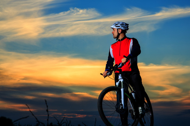 Horské kolo cyklista na koni venkovní - Fotografie, Obrázek