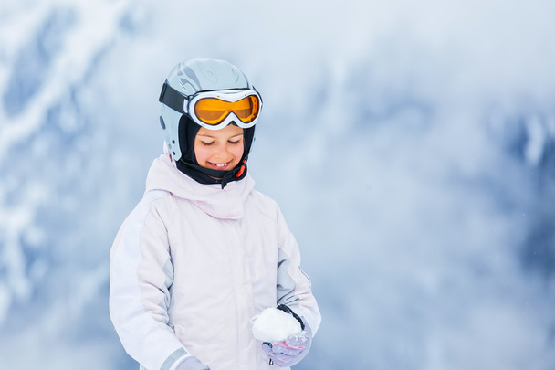 Menina jovem um desgaste de esqui
 - Foto, Imagem