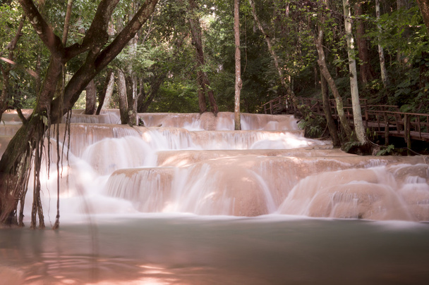 Водопад Тадсе в Луангпхабанге
 - Фото, изображение