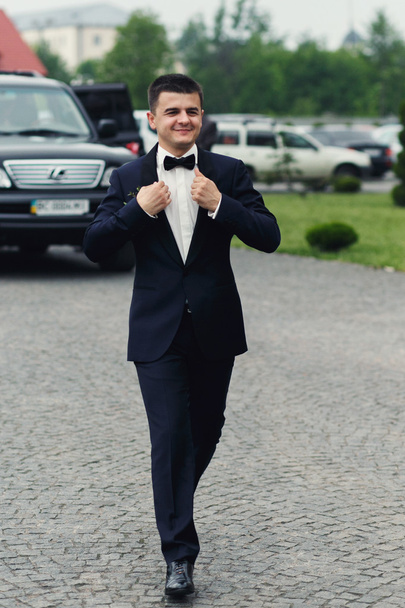 Happy handsome confident groom - Zdjęcie, obraz
