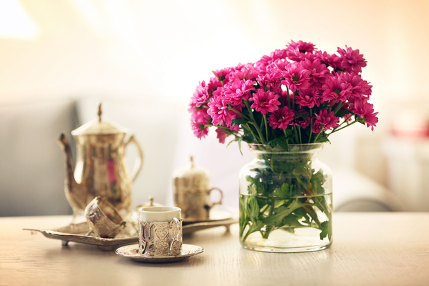 Beautiful flowers in vase - Fotoğraf, Görsel