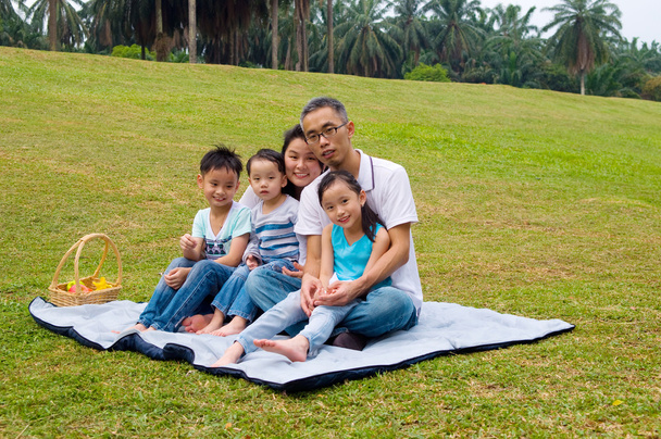 linda asiática família
 - Foto, Imagem