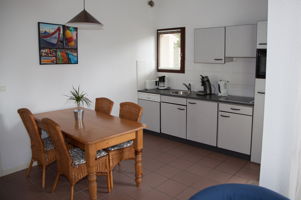 helle und geräumige Küche - Foto, Bild