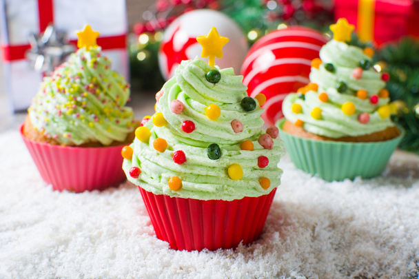 Cupcakes de árvore de Natal e decoração de Natal
 - Foto, Imagem