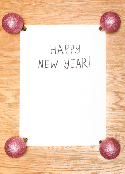 Ne bir beyaz kağıt üzerinde yazılı mutlu yeni yıl mesajı tebrik - Fotoğraf, Görsel