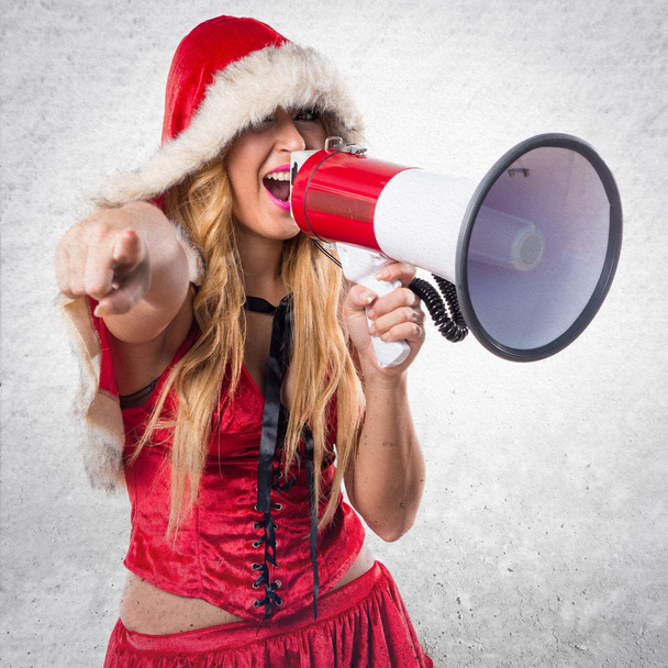 Vánoční žena křičí megafon - Fotografie, Obrázek